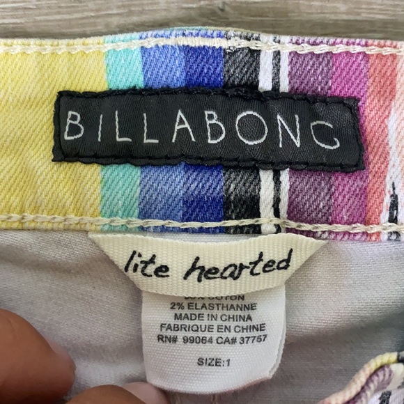 Billabong Shorts - Picture 3 of 4
